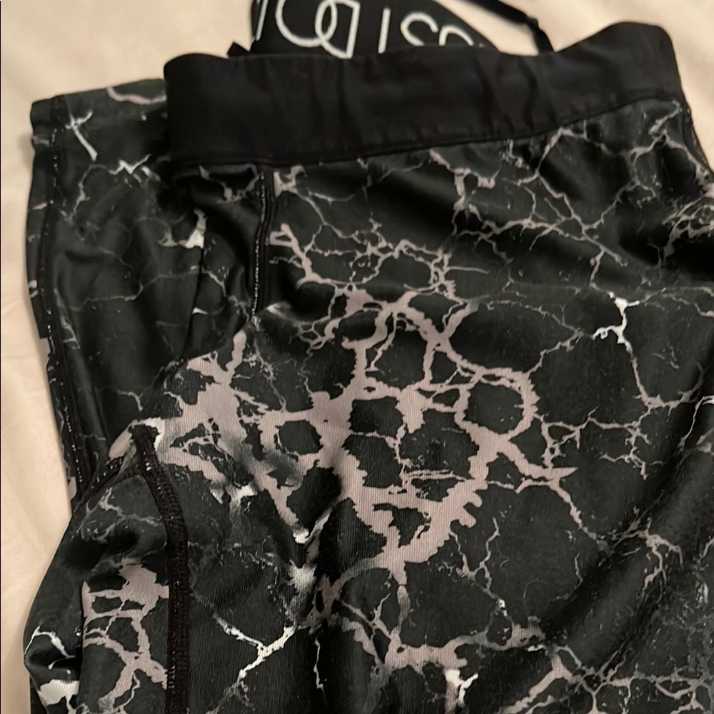 Black and White Marble Leggings